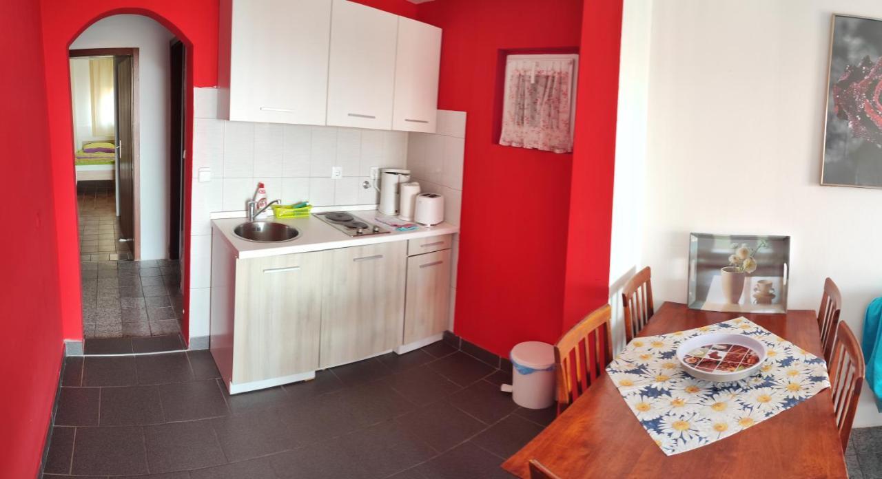 Apartmani Sabira โนวีวีโนดอลสกี ภายนอก รูปภาพ