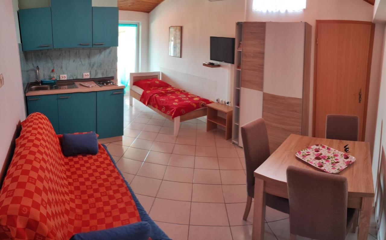 Apartmani Sabira โนวีวีโนดอลสกี ภายนอก รูปภาพ