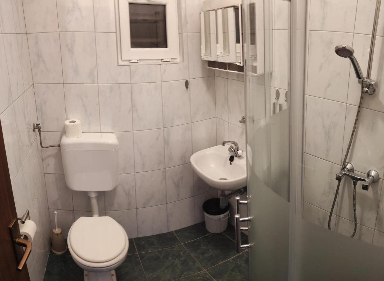 Apartmani Sabira โนวีวีโนดอลสกี ภายนอก รูปภาพ