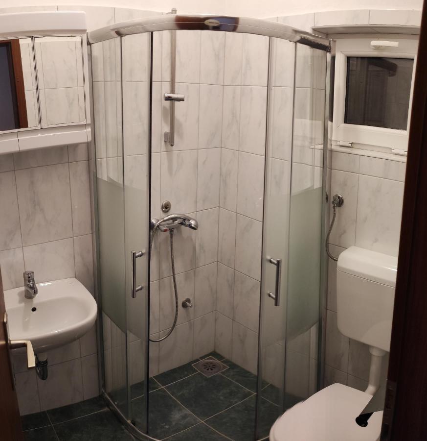 Apartmani Sabira โนวีวีโนดอลสกี ภายนอก รูปภาพ