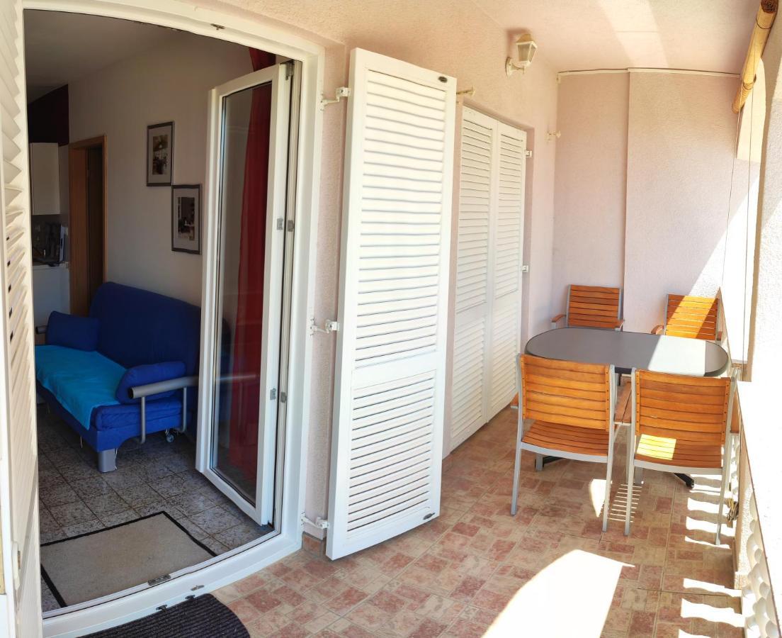 Apartmani Sabira โนวีวีโนดอลสกี ภายนอก รูปภาพ