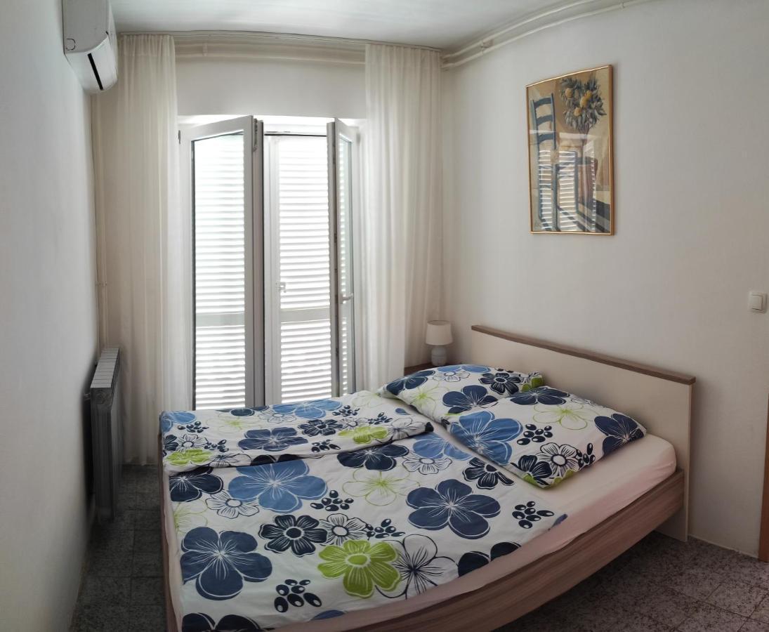 Apartmani Sabira โนวีวีโนดอลสกี ภายนอก รูปภาพ