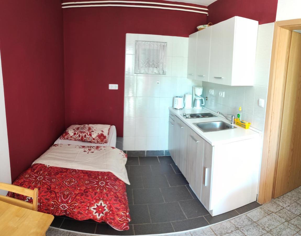 Apartmani Sabira โนวีวีโนดอลสกี ภายนอก รูปภาพ