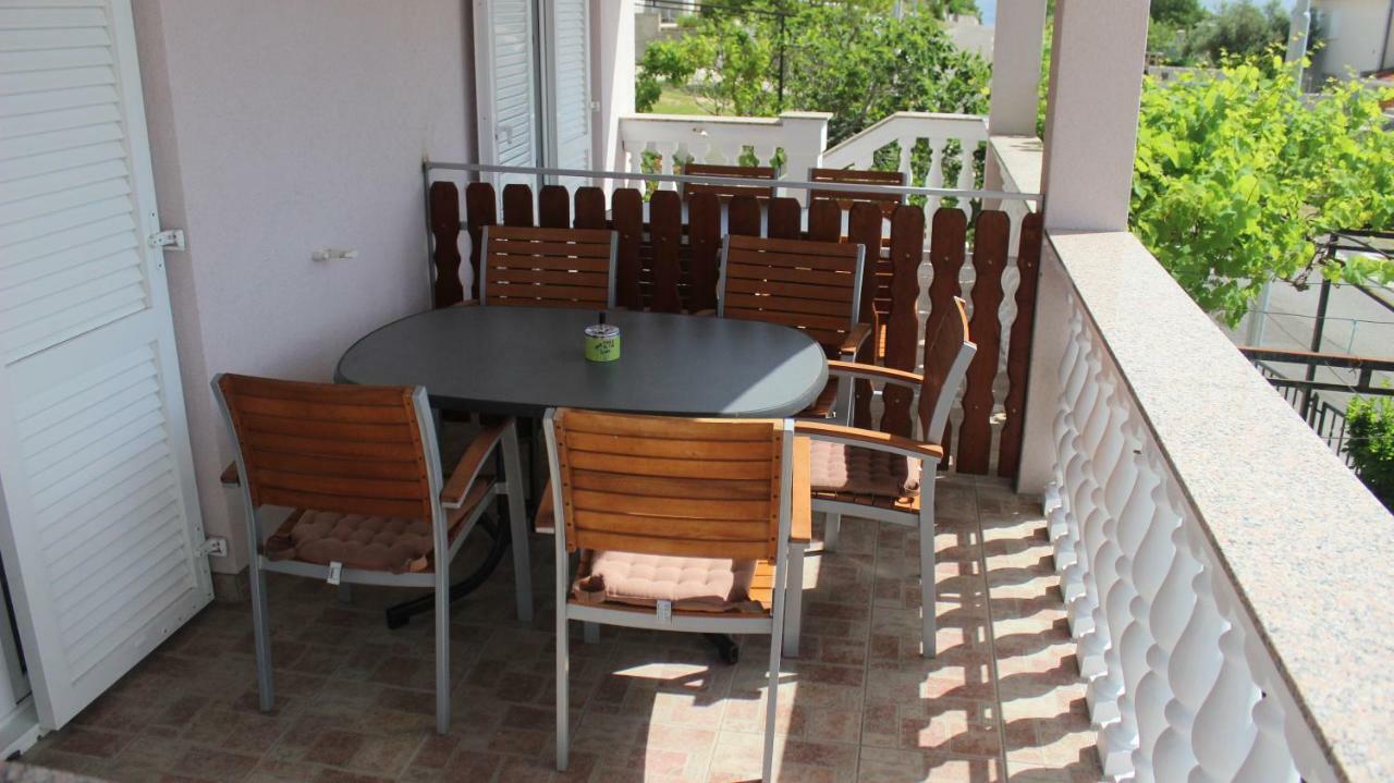 Apartmani Sabira โนวีวีโนดอลสกี ภายนอก รูปภาพ