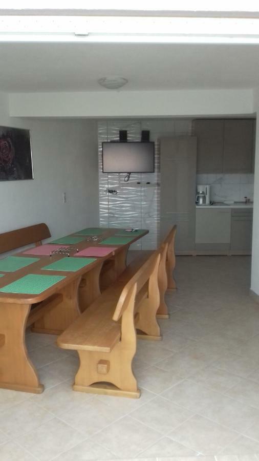 Apartmani Sabira โนวีวีโนดอลสกี ภายนอก รูปภาพ
