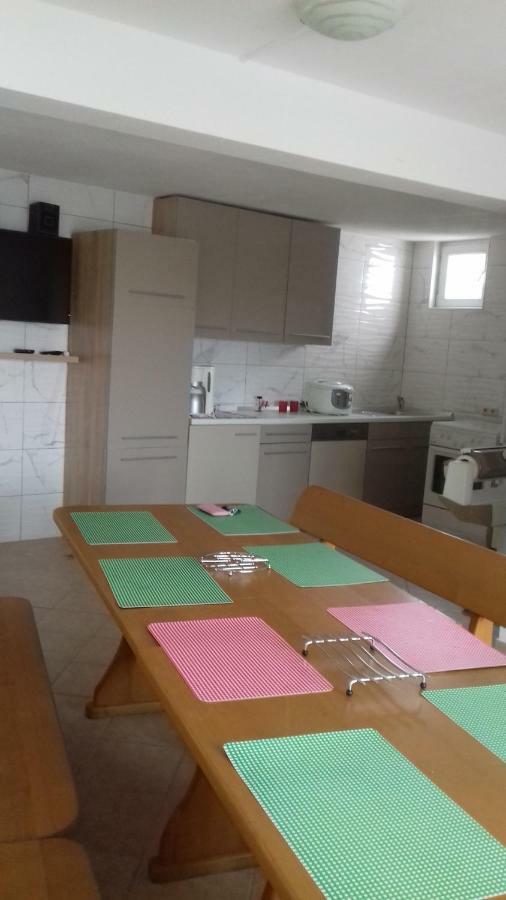 Apartmani Sabira โนวีวีโนดอลสกี ภายนอก รูปภาพ