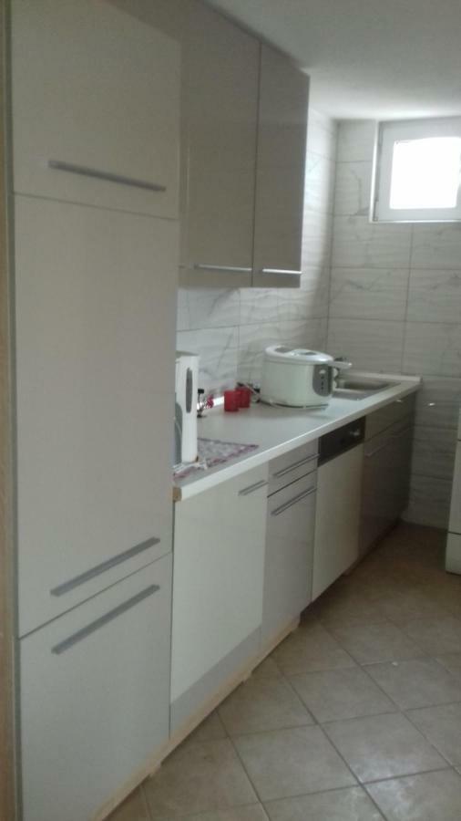 Apartmani Sabira โนวีวีโนดอลสกี ภายนอก รูปภาพ