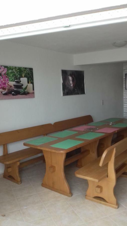 Apartmani Sabira โนวีวีโนดอลสกี ภายนอก รูปภาพ